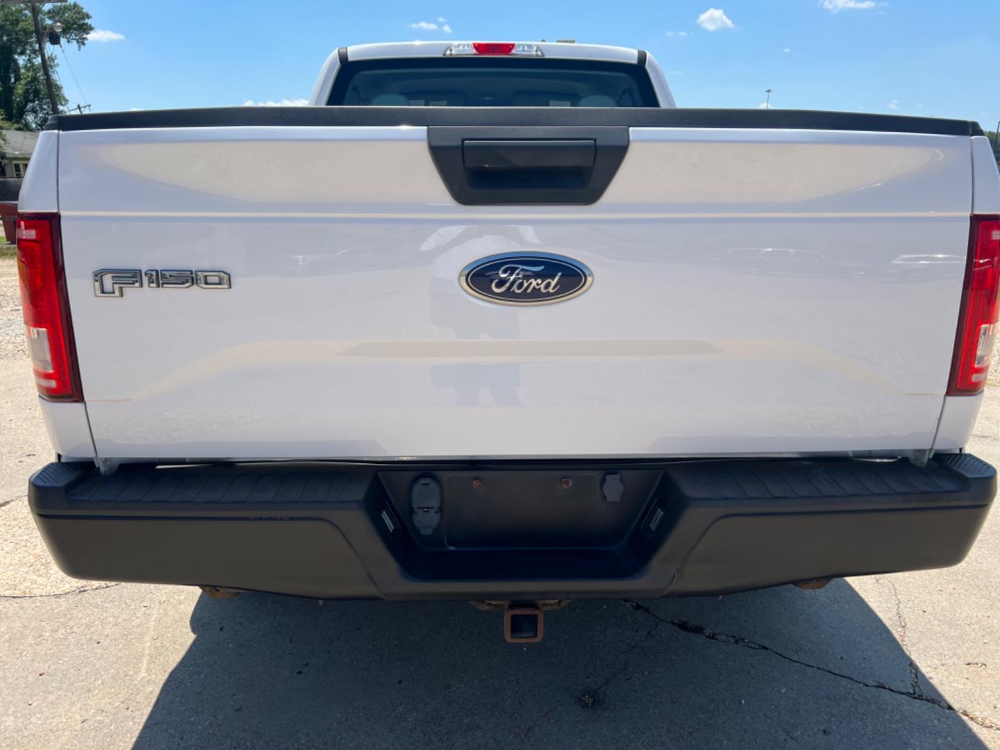 2016 White /Grey Ford F-150 XL (1FTEX1CP7GK) with an 2.7 V6 EcoBoost engine, Automatic transmission, located at 4520 Airline Hwy, Baton Rouge, LA, 70805, (225) 357-1497, 30.509325, -91.145432 - 2016 Ford F150 SuperCab XL ***One Owner*** 2.7 V6 EcoBoost Gas, 182K Miles, Clean Truck, Power Windows, Locks & Mirrors, Cold A/C, Tow Pkg. FOR INFO PLEASE CONTACT JEFF AT 225 357-1497 CHECK OUT OUR A+ RATING WITH THE BETTER BUSINESS BUREAU WE HAVE BEEN A FAMILY OWNED AND OPERATED BUSINESS AT THE S - Photo#6